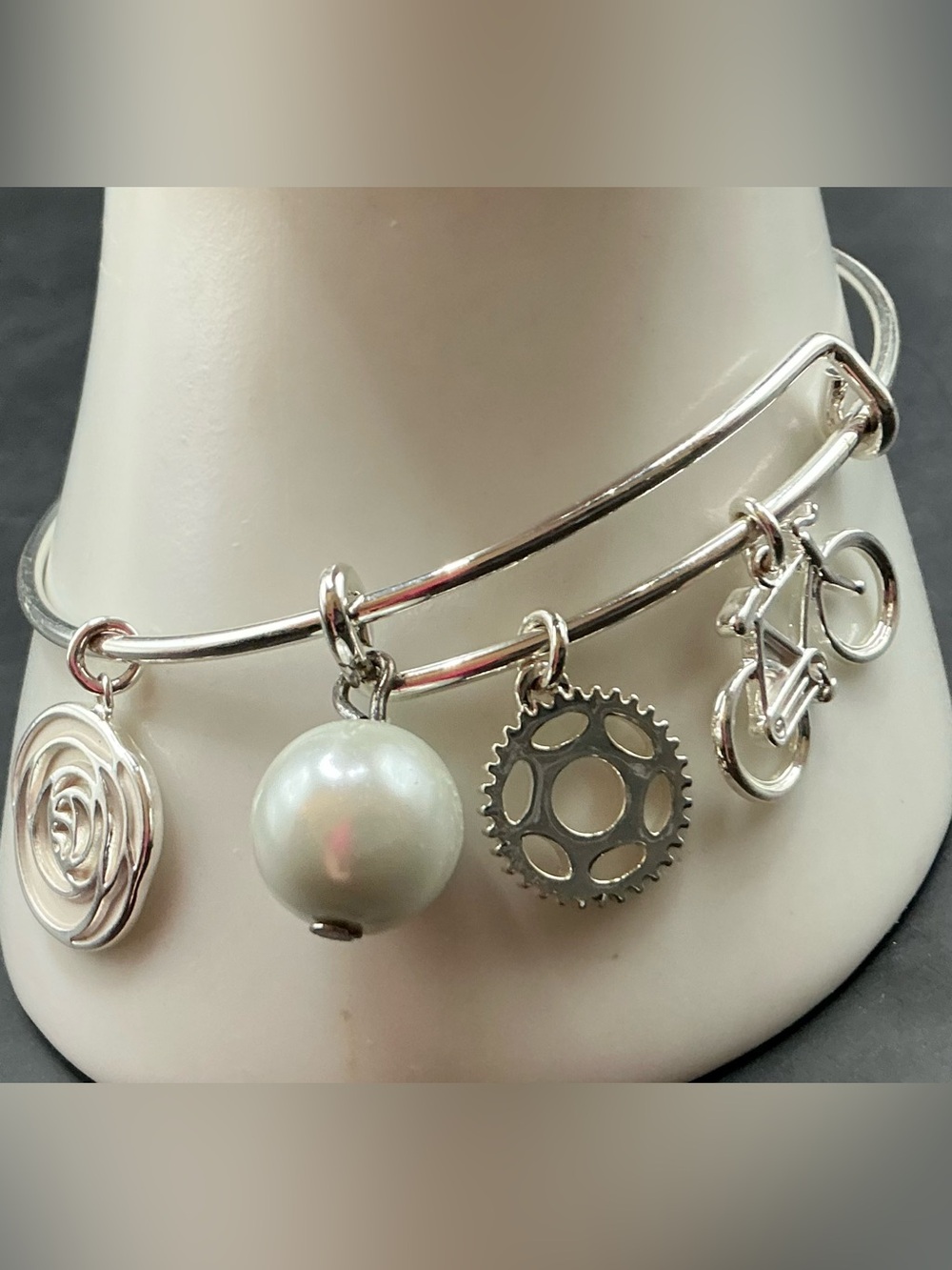 LITTLE RED 2016 BICYCLE ROSE WHITE ENAMEL SILVERTONE CHARM ADJUSTABLE BRACELET